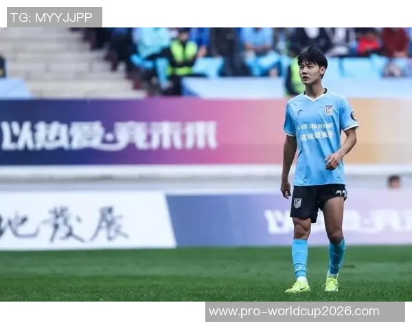 现役足球界最帅球员评选谁将成为球迷心中的颜值王者